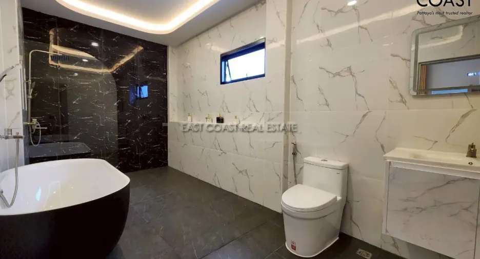 For rent and for sale 4 bedrooms house in Bang Lamung, Chonburi