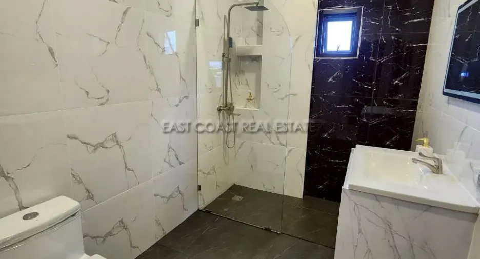 For rent and for sale 4 bedrooms house in Bang Lamung, Chonburi