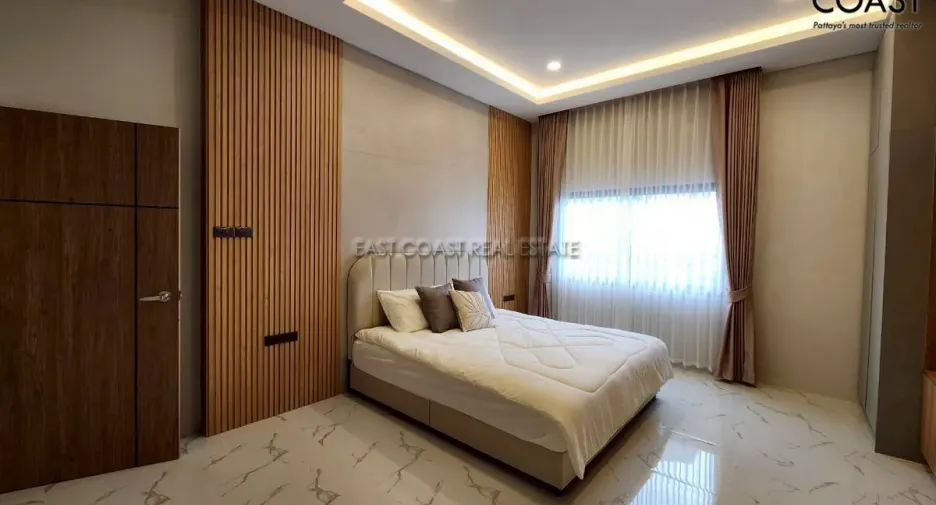 For rent and for sale 4 bedrooms house in Bang Lamung, Chonburi