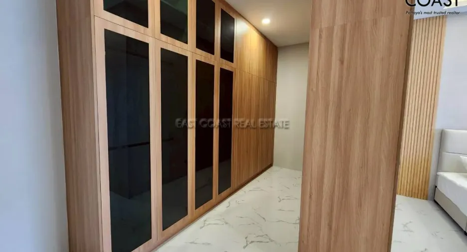 For rent and for sale 4 bedrooms house in Bang Lamung, Chonburi