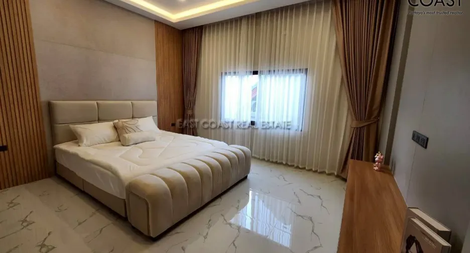 For rent and for sale 4 bedrooms house in Bang Lamung, Chonburi