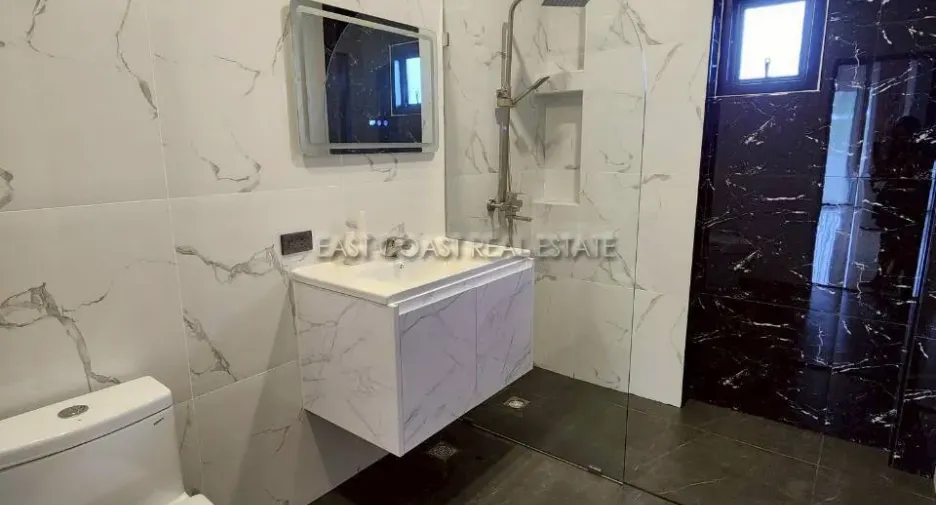 For rent and for sale 4 bedrooms house in Bang Lamung, Chonburi
