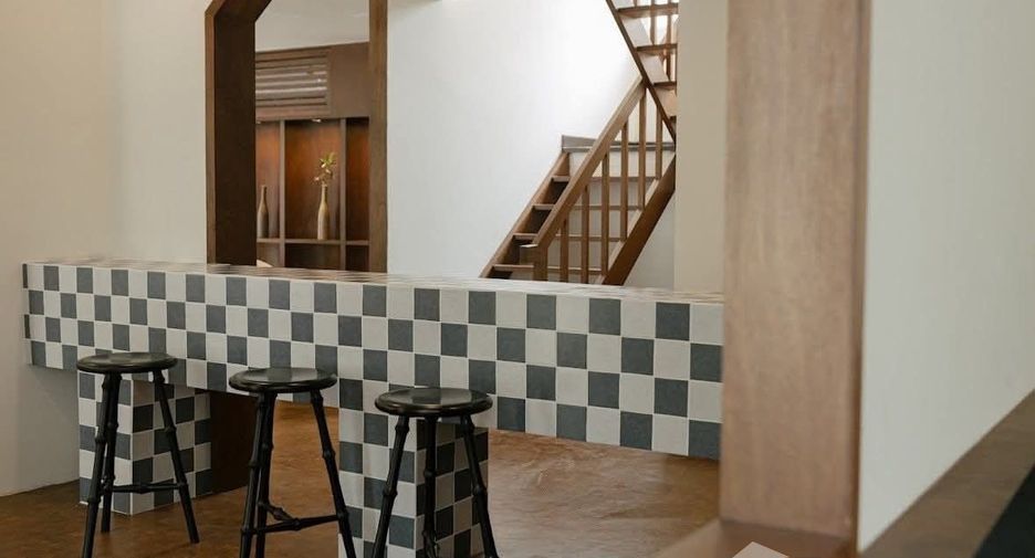 For sale 4 bedrooms house in Mueang Chiang Mai, Chiang Mai