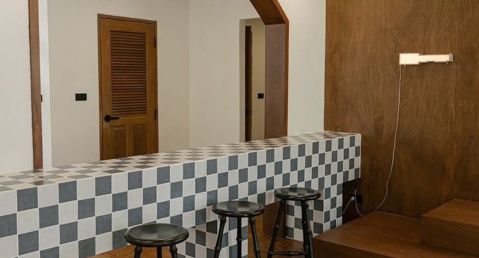 For sale 4 bedrooms house in Mueang Chiang Mai, Chiang Mai