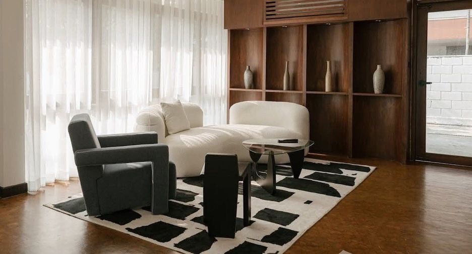 For sale 4 bedrooms house in Mueang Chiang Mai, Chiang Mai