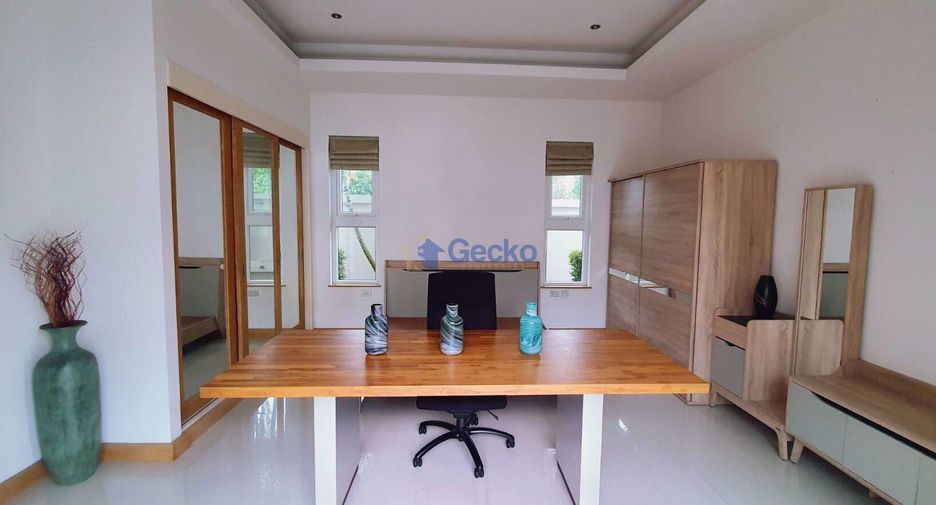 For sale 4 bedrooms house in East Pattaya, Pattaya
