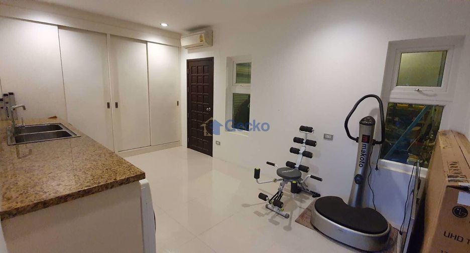 For sale 4 bedrooms house in East Pattaya, Pattaya