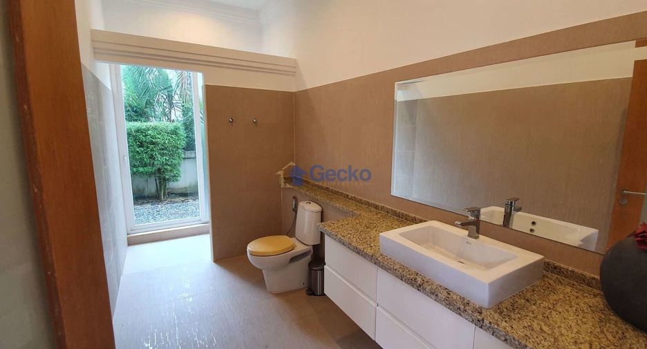 For sale 4 bedrooms house in East Pattaya, Pattaya