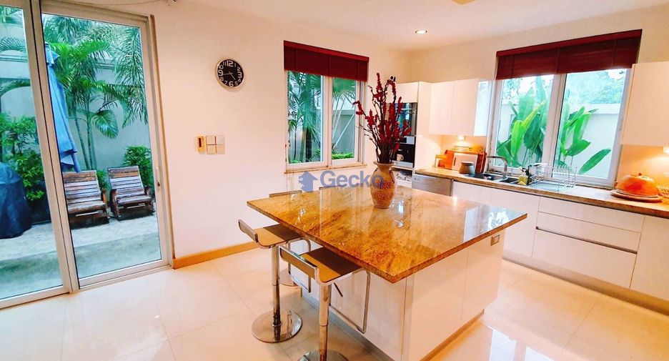 For sale 4 bedrooms house in East Pattaya, Pattaya