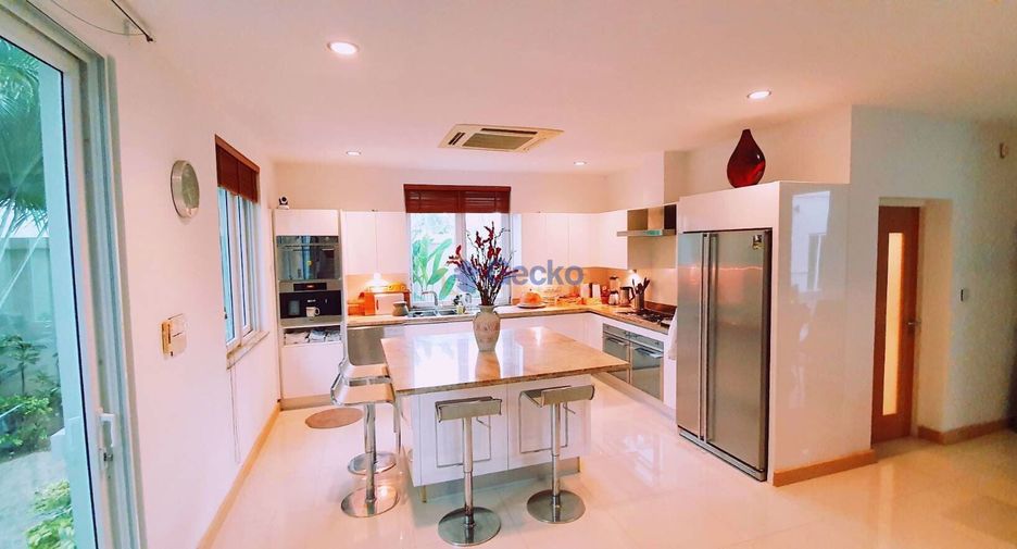 For sale 4 bedrooms house in East Pattaya, Pattaya