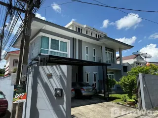 For rent 4 bedrooms house in Watthana, Bangkok
