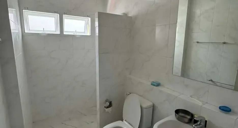 For rent 4 bedrooms house in Watthana, Bangkok