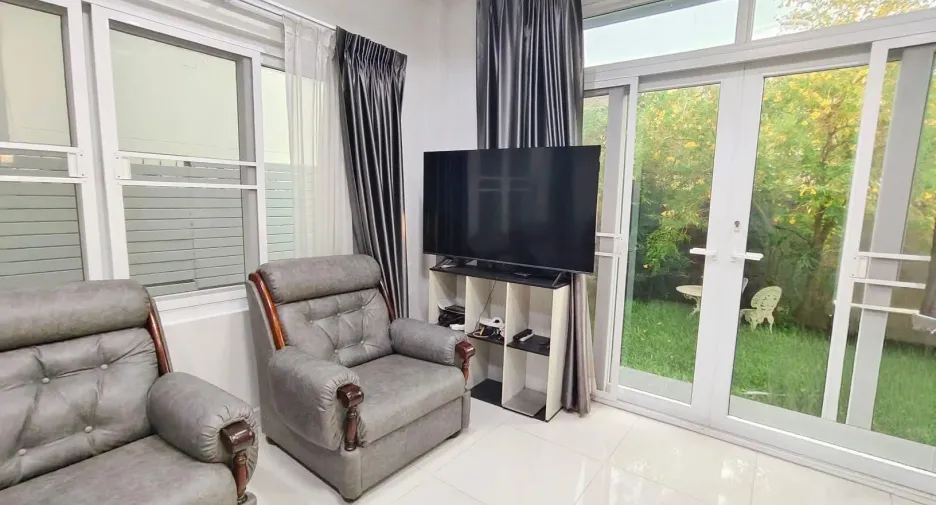 For rent 4 bedrooms house in Watthana, Bangkok