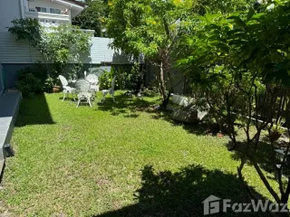For rent 4 bedrooms house in Watthana, Bangkok