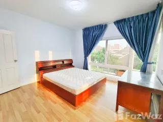 For rent 4 bedrooms house in Watthana, Bangkok