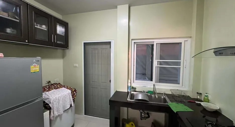 For rent 4 bedrooms house in Watthana, Bangkok