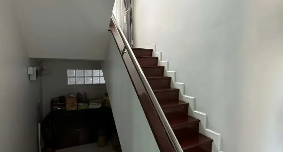 For rent 4 bedrooms house in Watthana, Bangkok