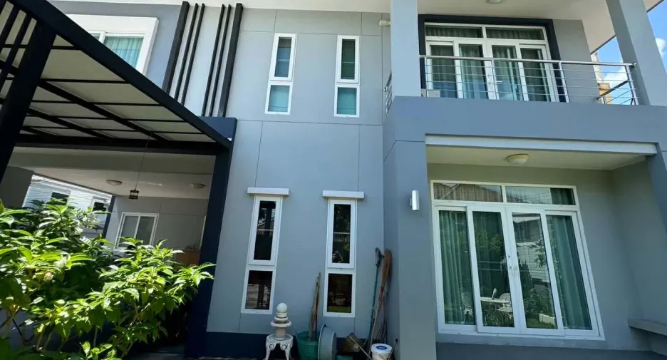 For rent 4 bedrooms house in Watthana, Bangkok