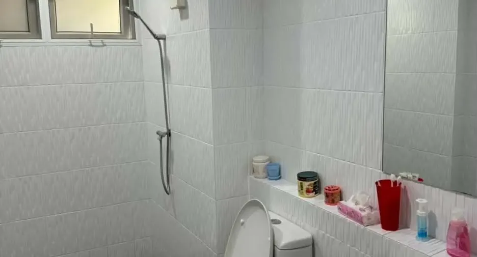 For rent 4 bedrooms house in Watthana, Bangkok
