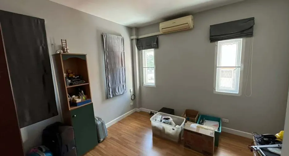 For rent 4 bedrooms house in Watthana, Bangkok