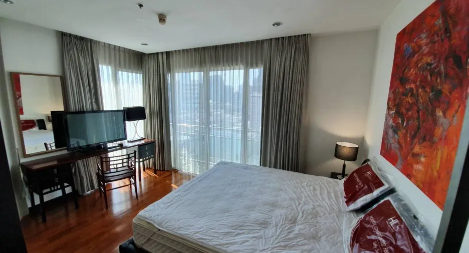 For rent and for sale 2 bedrooms condo in Watthana, Bangkok