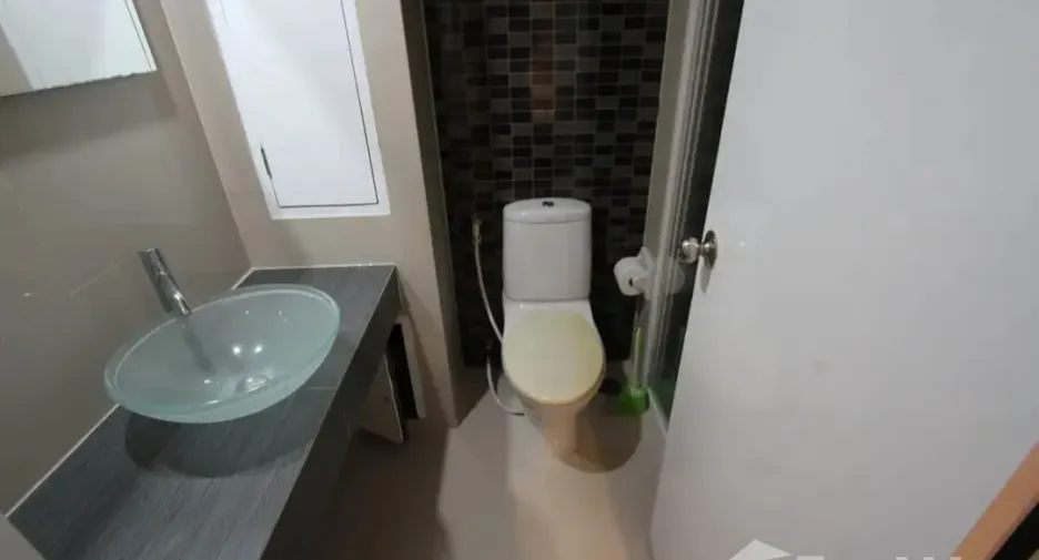 For sale and for rent 2 bedrooms condo in Wang Thonglang, Bangkok