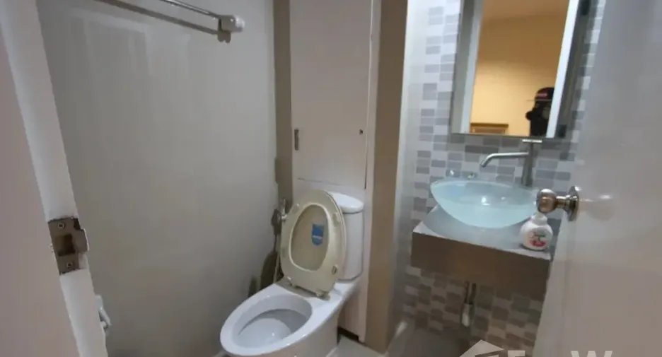 For sale and for rent 2 bedrooms condo in Wang Thonglang, Bangkok