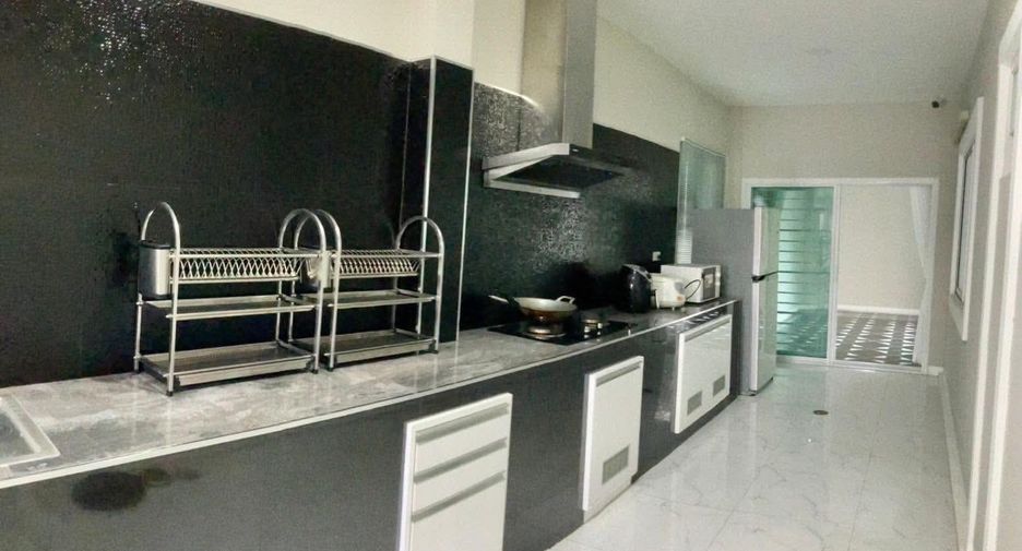 Casa en venta de 4 habitaciones en Saraphi, Chiang Mai