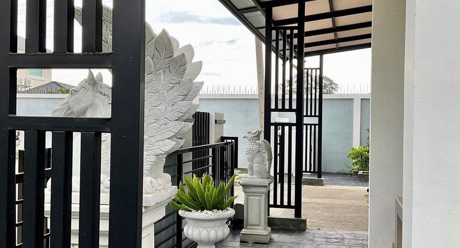 Casa en venta de 4 habitaciones en Saraphi, Chiang Mai
