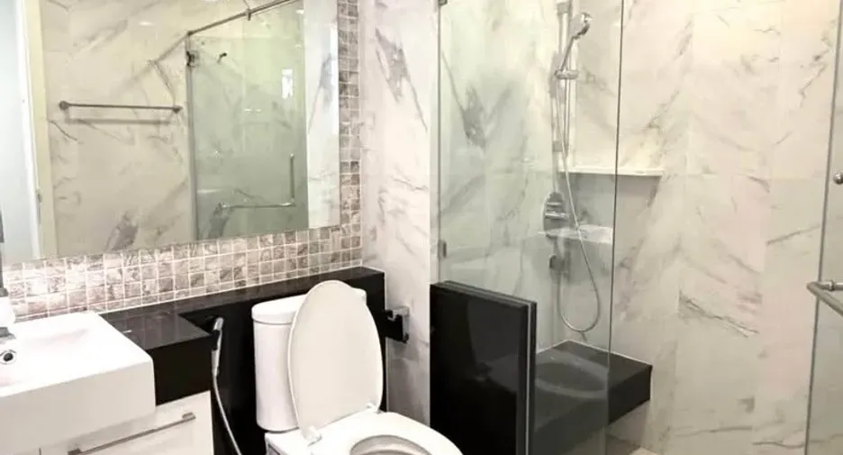 Condo en alquiler de 1 habitaciones en Khlong San, Bangkok