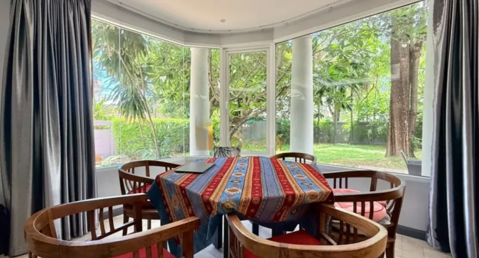For rent 5 bedrooms house in Phra Khanong, Bangkok