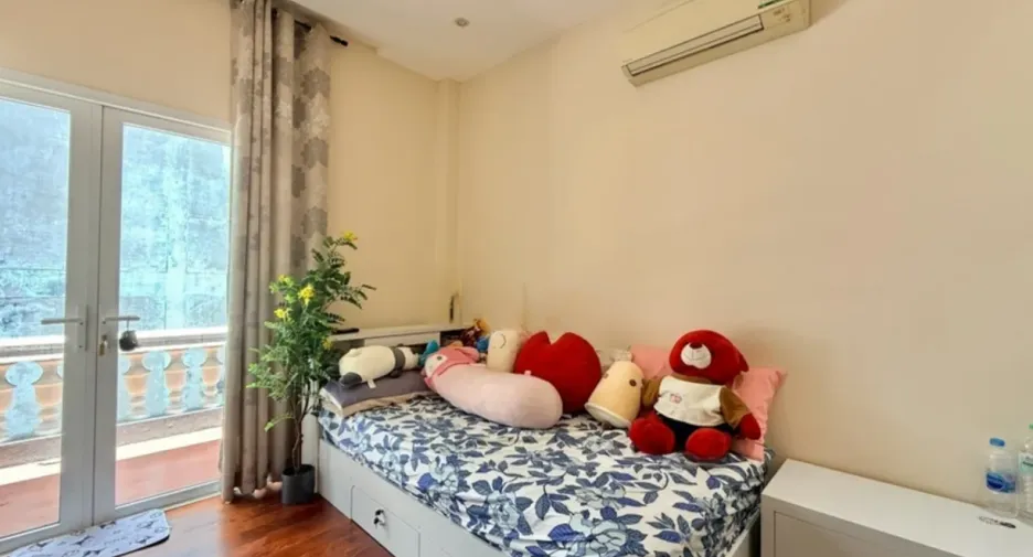 For rent 5 bedrooms house in Phra Khanong, Bangkok