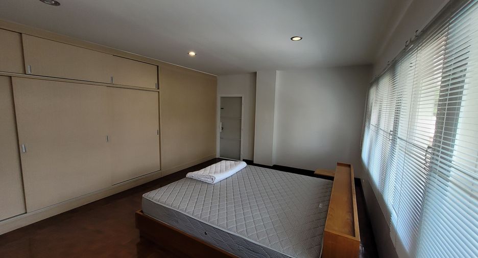 For rent 2 bedrooms condo in Pathum Wan, Bangkok