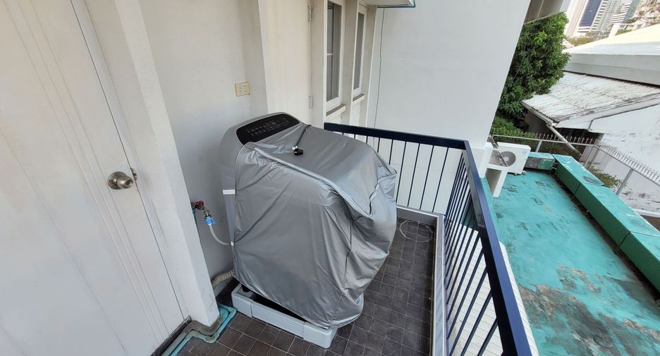 For rent 2 bedrooms condo in Pathum Wan, Bangkok