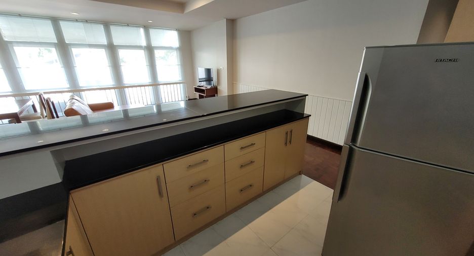 For rent 2 bedrooms condo in Pathum Wan, Bangkok