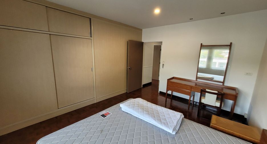 For rent 2 bedrooms condo in Pathum Wan, Bangkok