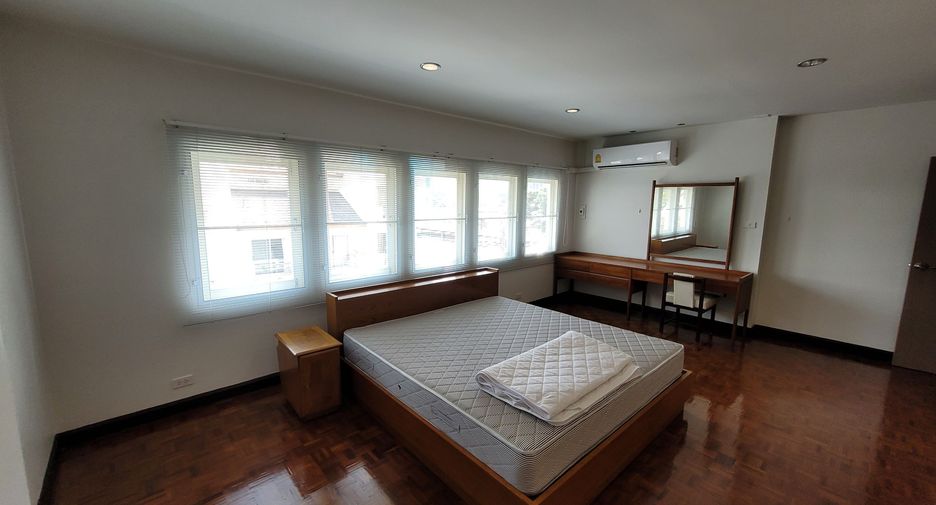 For rent 2 bedrooms condo in Pathum Wan, Bangkok