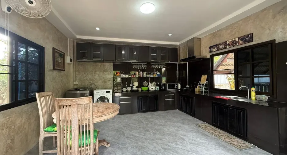 Casa en venta de 3 habitaciones en Saraphi, Chiang Mai