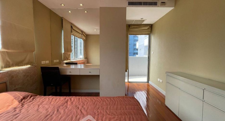 For sale 3 bedrooms condo in Watthana, Bangkok