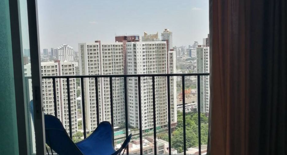 出售 2 卧室 公寓 在 Huai Khwang, 曼谷