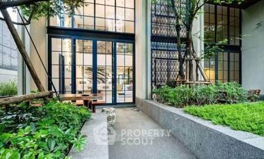 For rent and for sale 4 bedrooms townhouse in Watthana, Bangkok