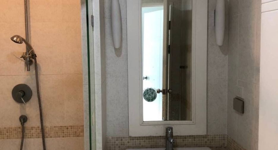 For sale 1 bed condo in Sathon, Bangkok