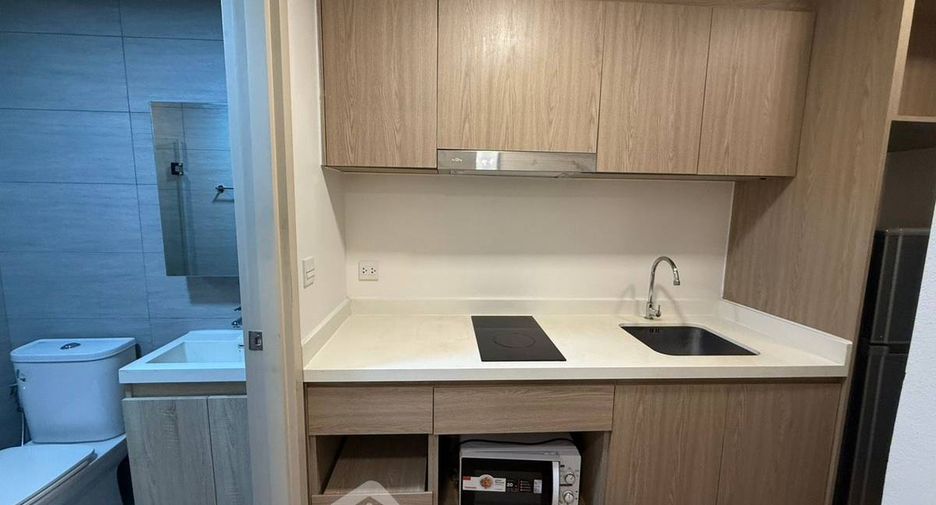 Condo en alquiler de 1 habitaciones en Bang Rak, Bangkok