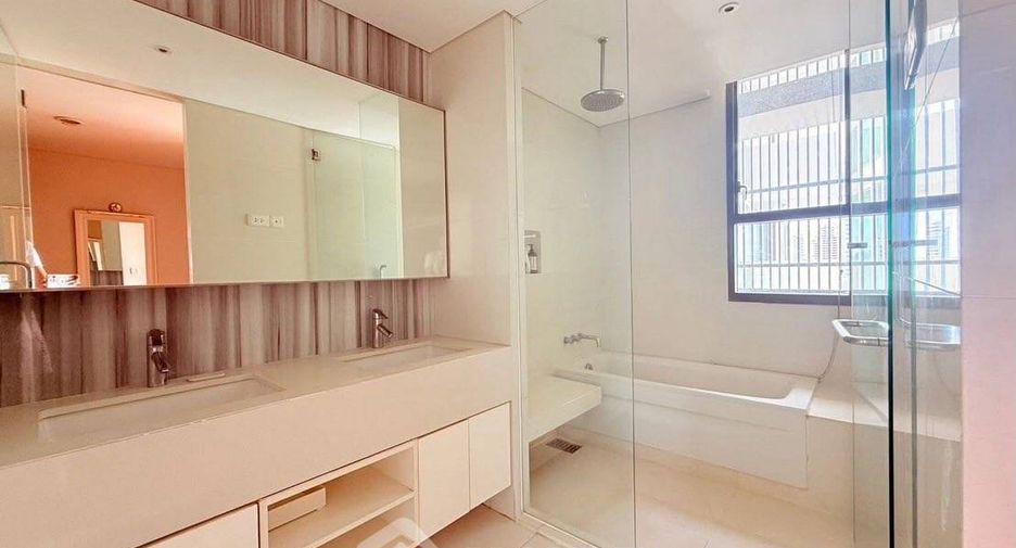 For rent 2 bedrooms condo in Khlong Toei, Bangkok