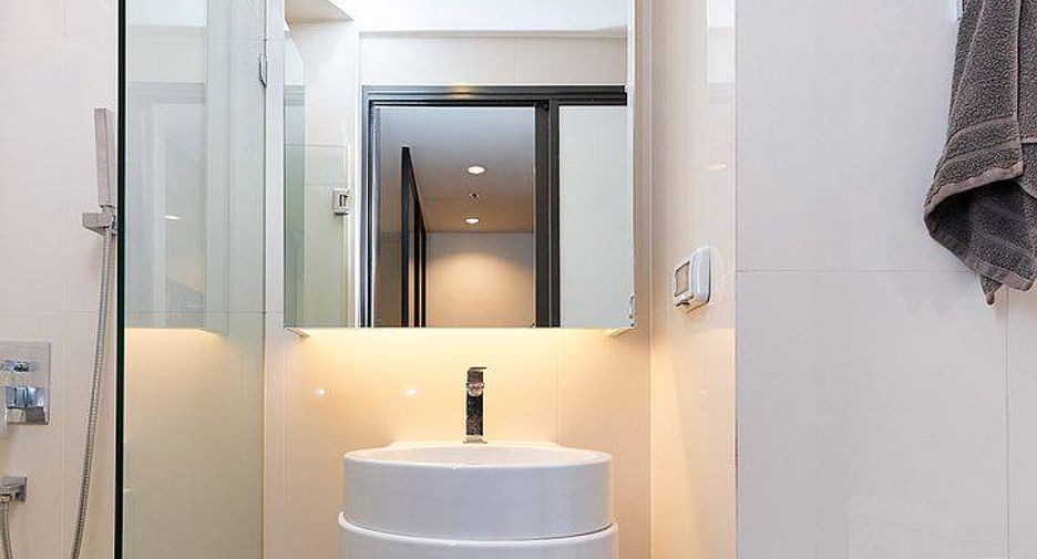 À vendre 1 chambre condo à Huai Khwang, Bangkok