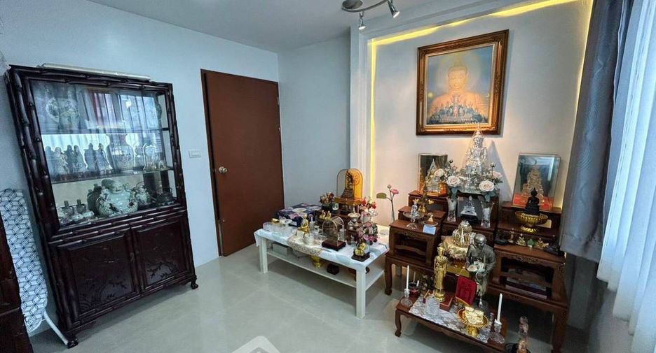 For sale 2 bedrooms condo in Watthana, Bangkok