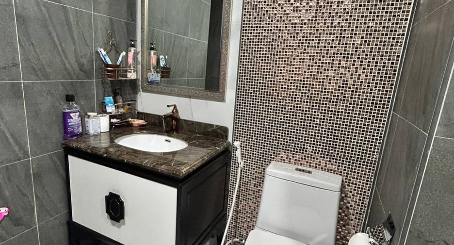 For sale 2 bedrooms condo in Watthana, Bangkok