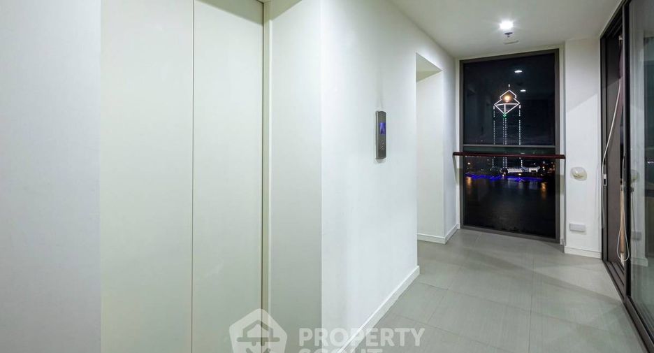 À vendre 2 chambres condo à Yan Nawa, Bangkok