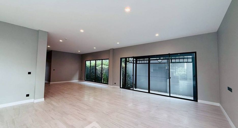 Casa en venta de 4 habitaciones en Saphan Sung, Bangkok