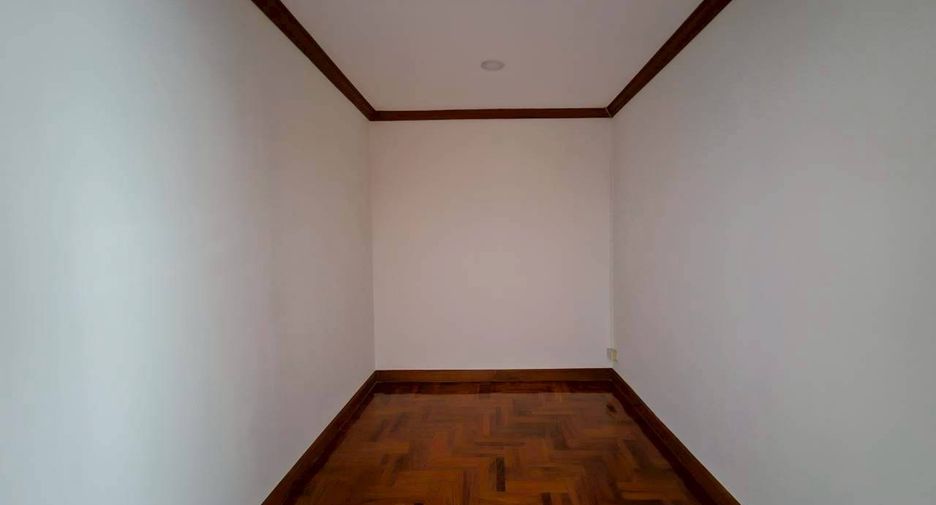 À louer 3 chambres condo à Khlong Toei, Bangkok